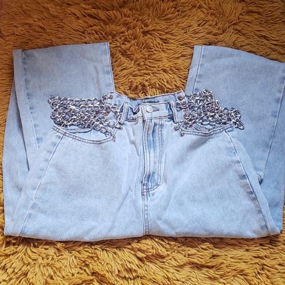 Fashion Nova Denim - Chained waist denim